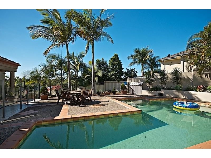 4 Neri Cres, Arundel QLD 4214