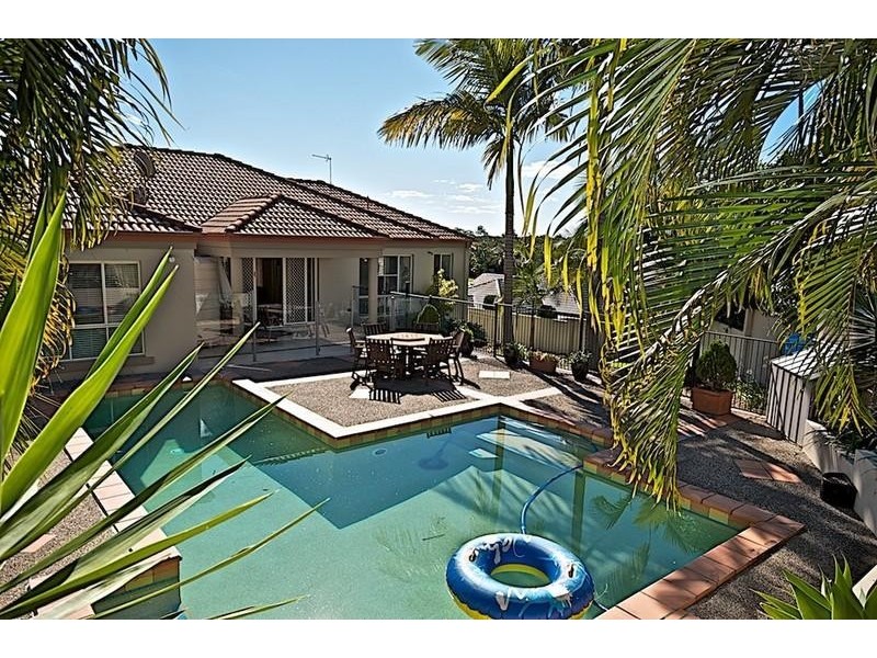 4 Neri Cres, Arundel QLD 4214