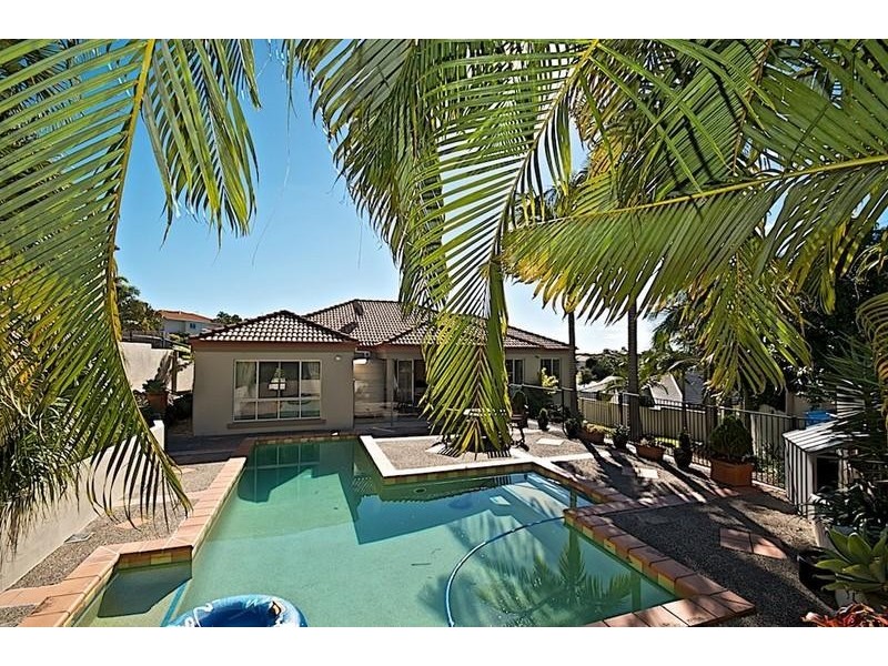 4 Neri Cres, Arundel QLD 4214