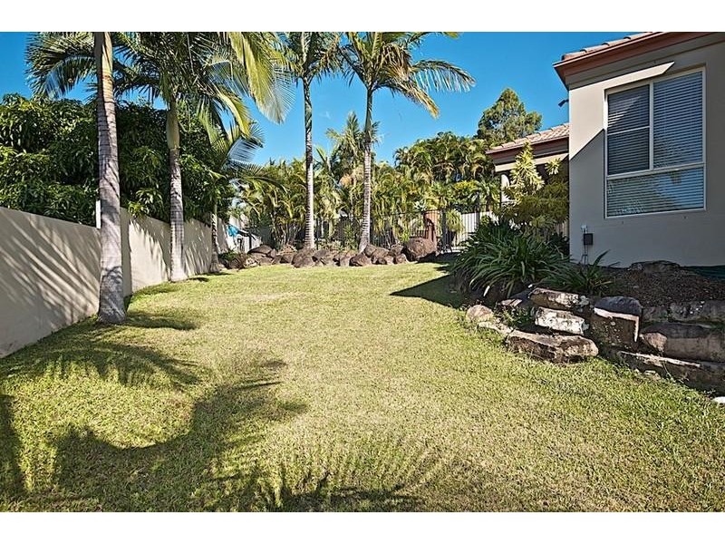 4 Neri Cres, Arundel QLD 4214