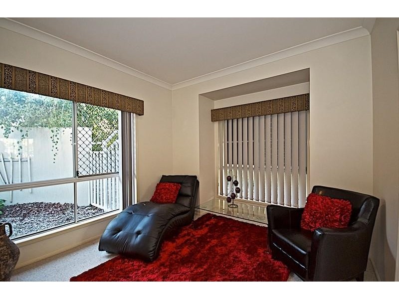 1 Delonix Ct, Arundel QLD 4214