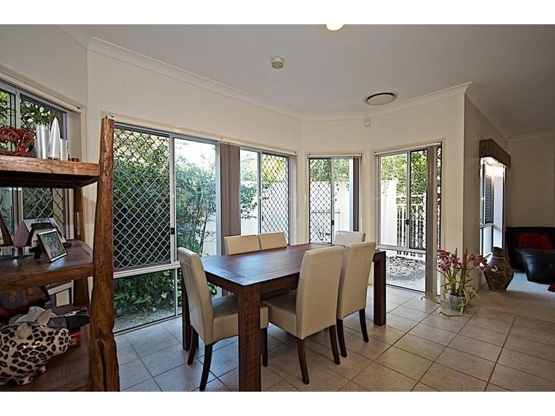 1 Delonix Ct, Arundel QLD 4214