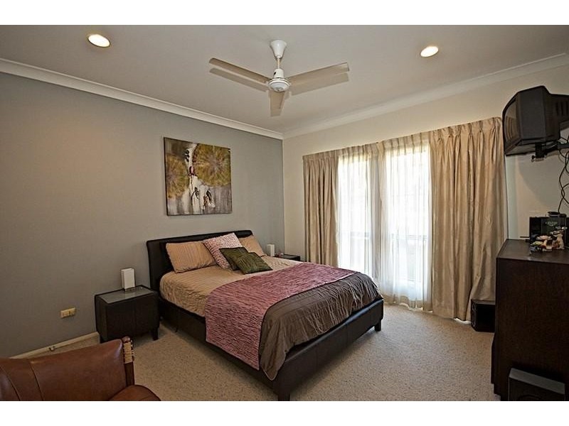 1 Delonix Ct, Arundel QLD 4214