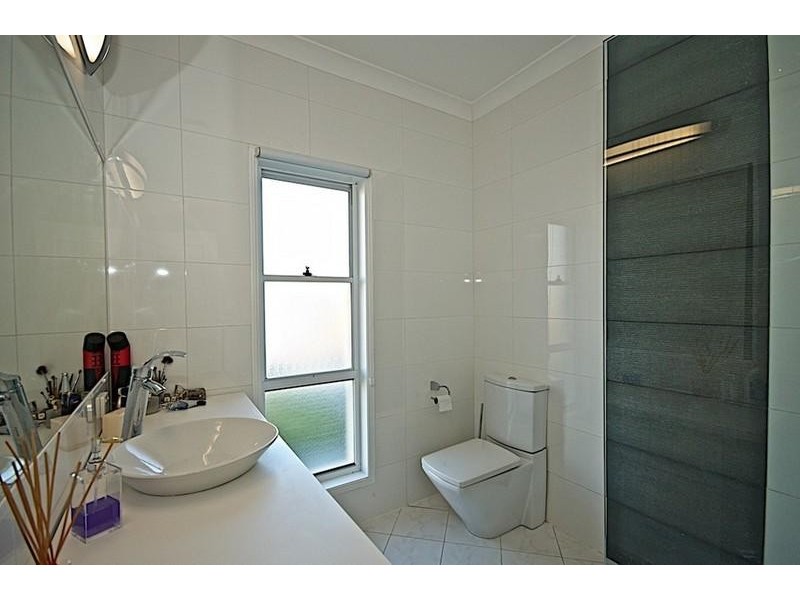 1 Delonix Ct, Arundel QLD 4214