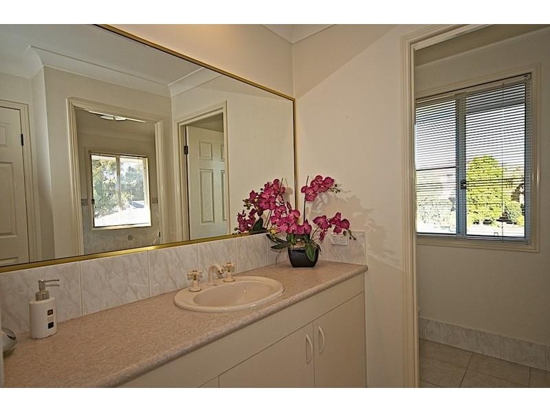 1 Delonix Ct, Arundel QLD 4214