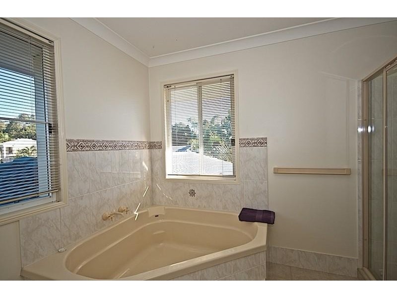1 Delonix Ct, Arundel QLD 4214