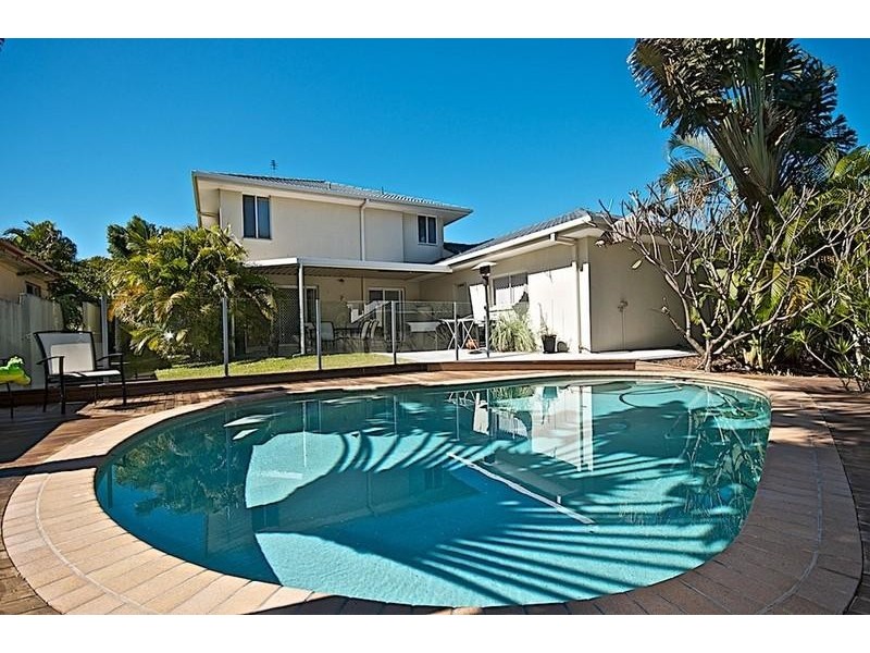 1 Delonix Ct, Arundel QLD 4214