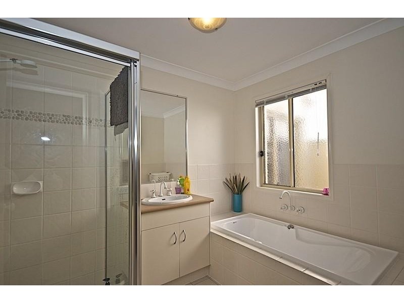 70 Tee Trees Bvd, Arundel QLD 4214