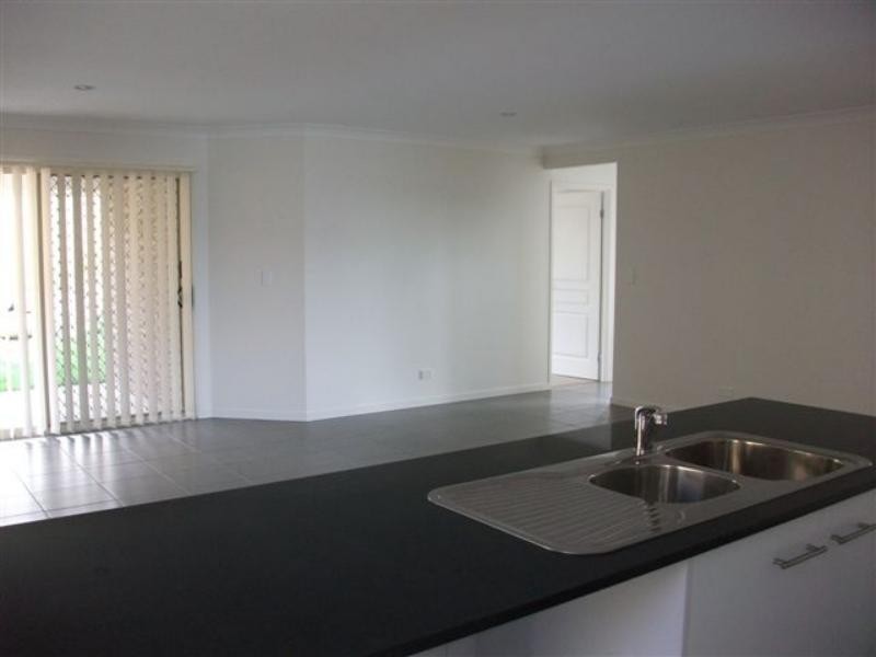 64 McLachlan Cct, Willow Vale QLD 4209