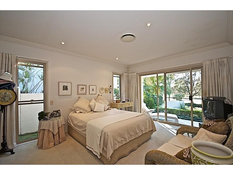 61 Chichester Dr, Arundel QLD 4214