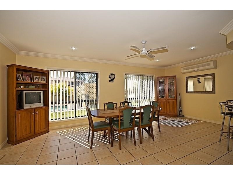 102 Crestwood Dr, Molendinar QLD 4214