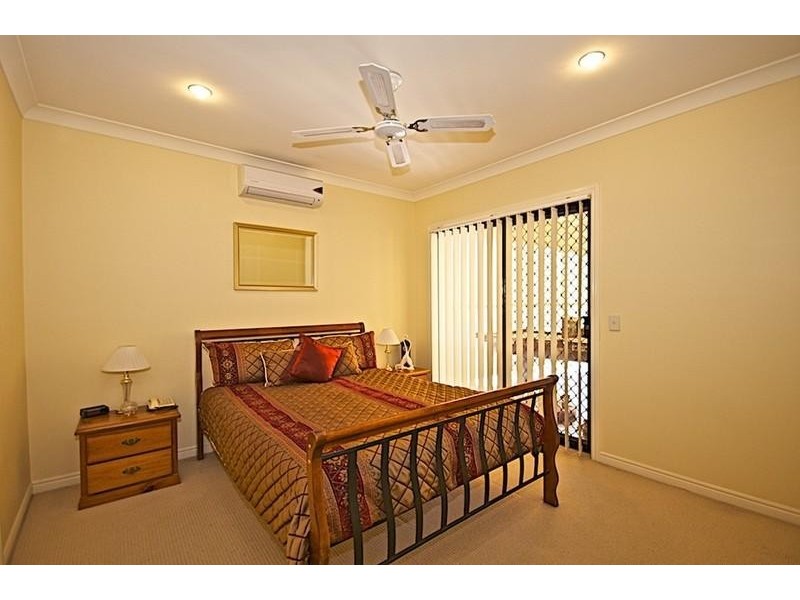 102 Crestwood Dr, Molendinar QLD 4214