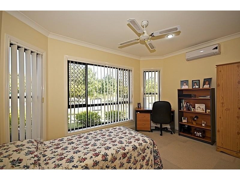102 Crestwood Dr, Molendinar QLD 4214