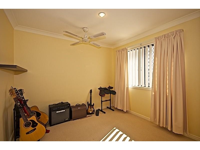 102 Crestwood Dr, Molendinar QLD 4214