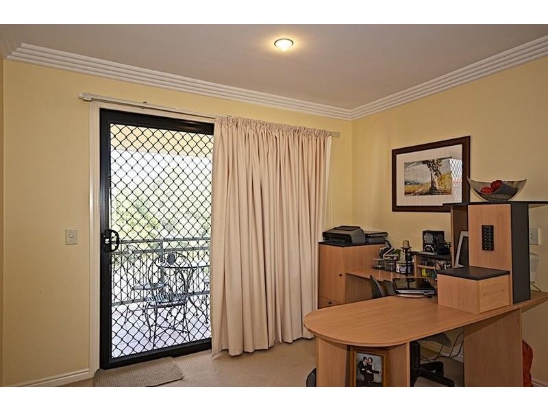 102 Crestwood Dr, Molendinar QLD 4214