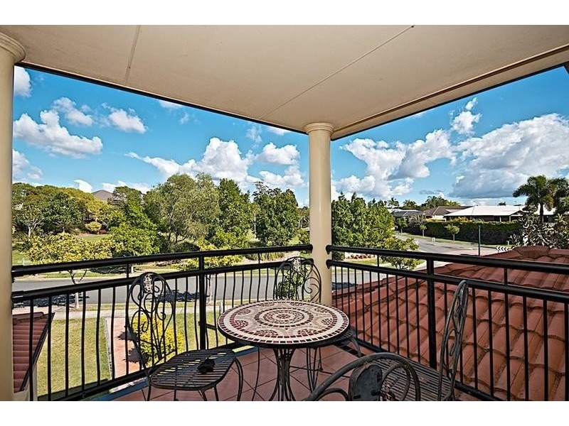 102 Crestwood Dr, Molendinar QLD 4214
