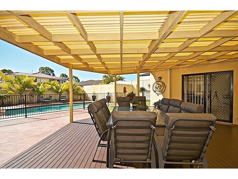 102 Crestwood Dr, Molendinar QLD 4214
