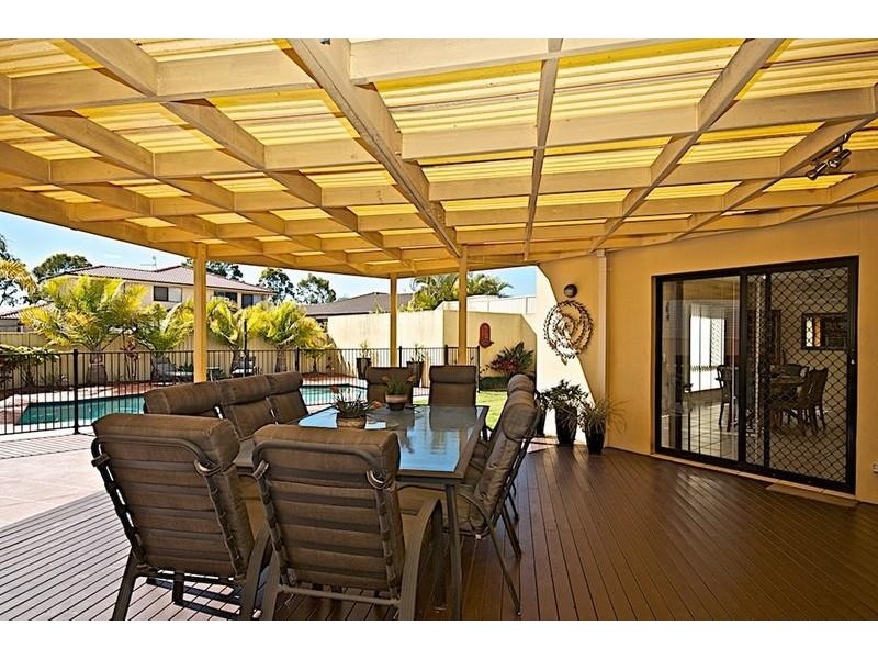 102 Crestwood Dr, Molendinar QLD 4214