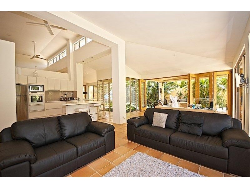 48 Fitzalan Cct, Arundel QLD 4214