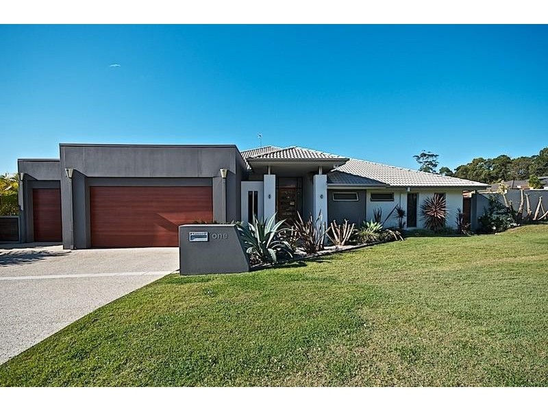 1 Midhurst Ct, Arundel QLD 4214