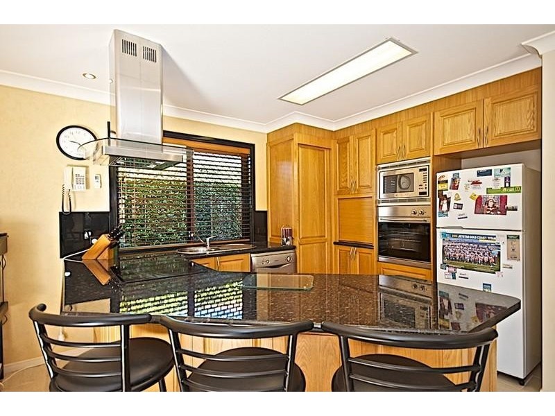 9 Bernard Ct, Arundel QLD 4214