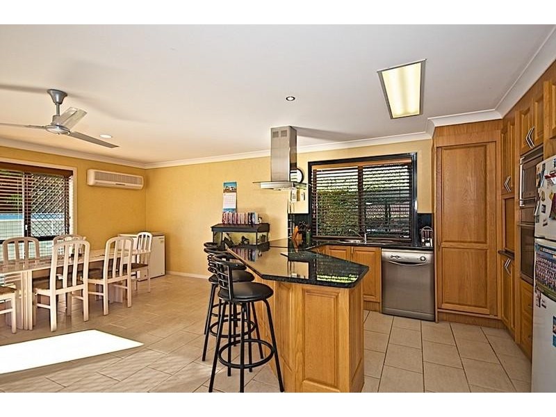 9 Bernard Ct, Arundel QLD 4214