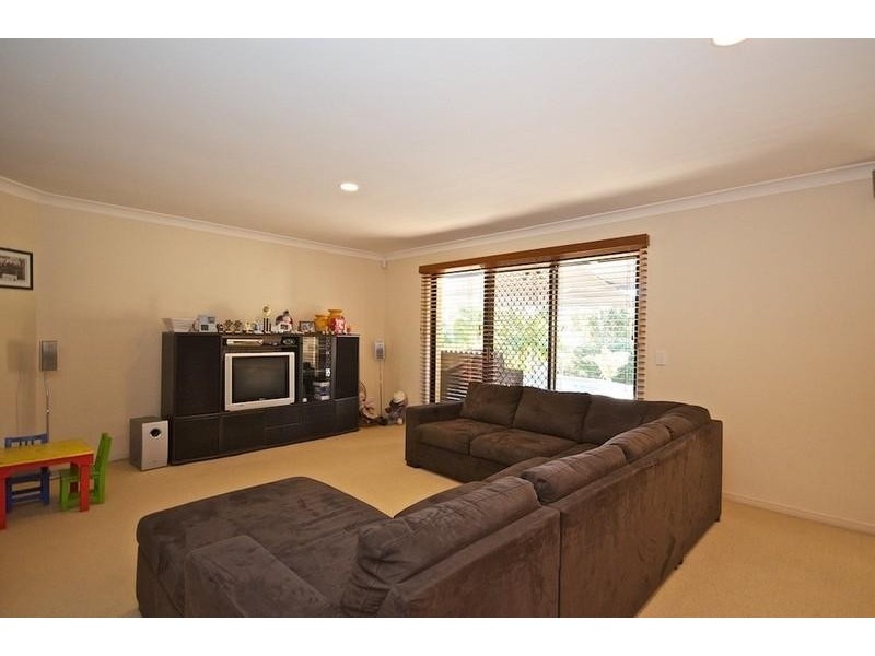 9 Bernard Ct, Arundel QLD 4214