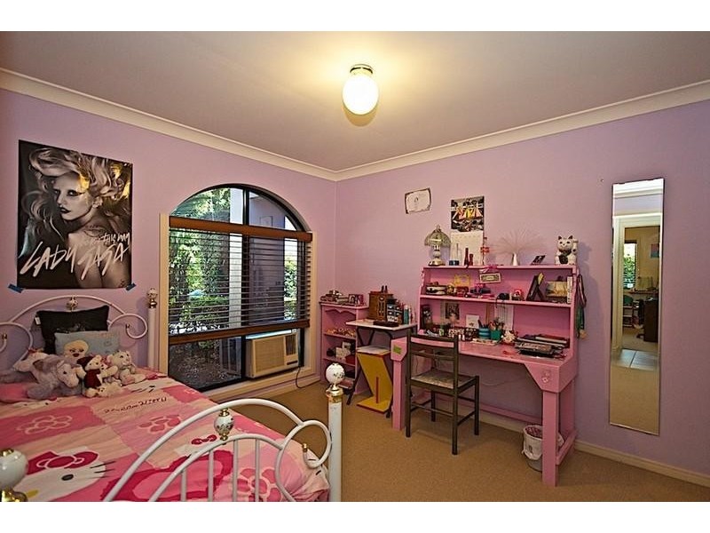 9 Bernard Ct, Arundel QLD 4214