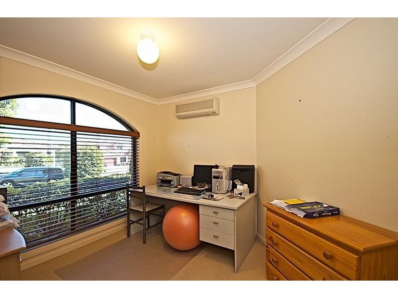 9 Bernard Ct, Arundel QLD 4214