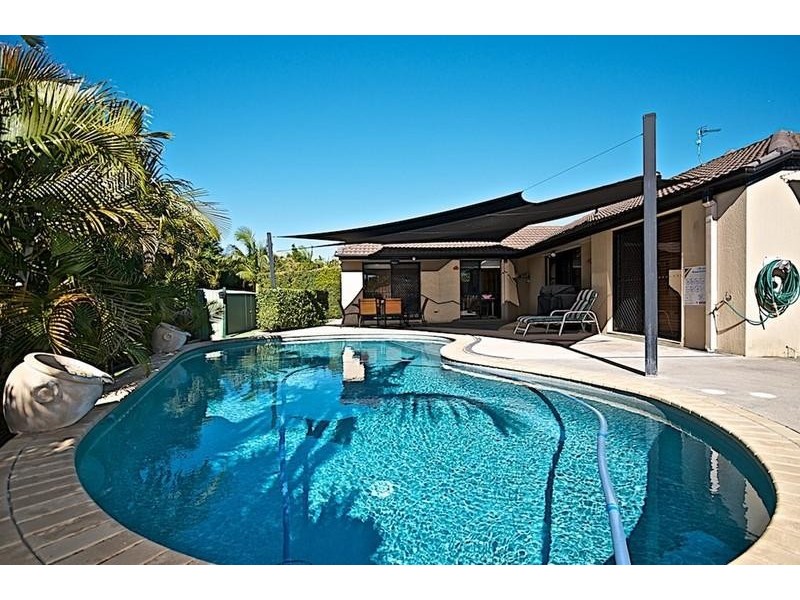 9 Bernard Ct, Arundel QLD 4214