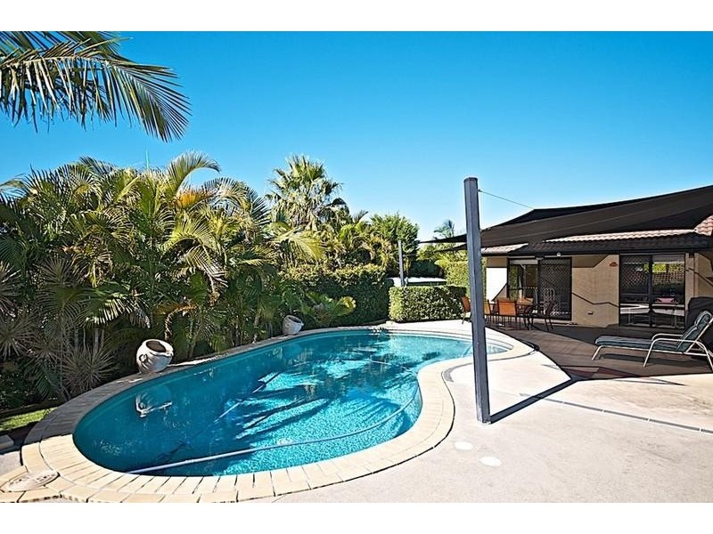 9 Bernard Ct, Arundel QLD 4214