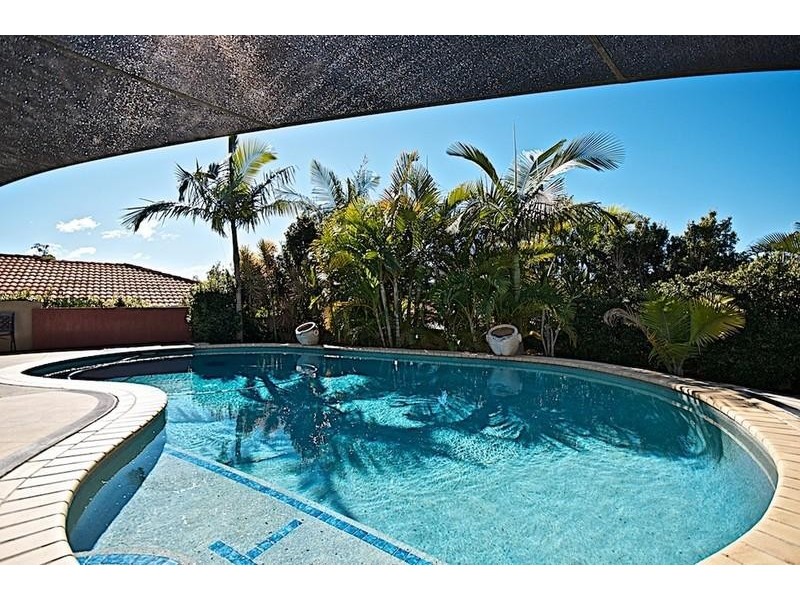 9 Bernard Ct, Arundel QLD 4214