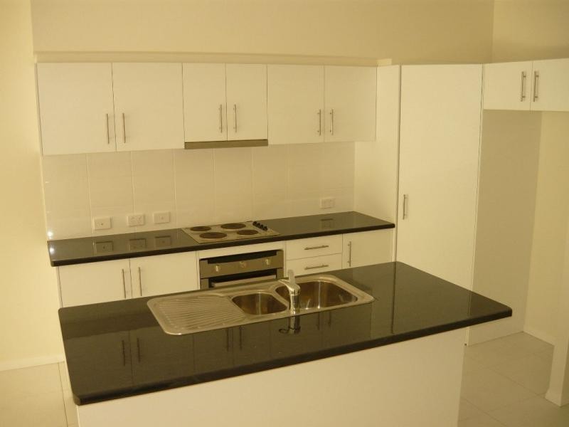 2/1 Frankland Ave, Waterford QLD 4133