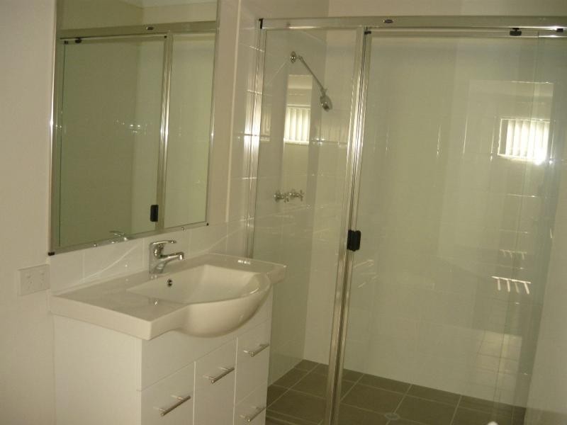 2/1 Frankland Ave, Waterford QLD 4133