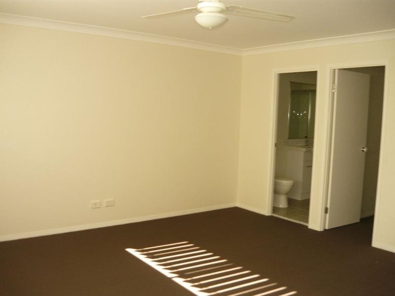 2/1 Frankland Ave, Waterford QLD 4133