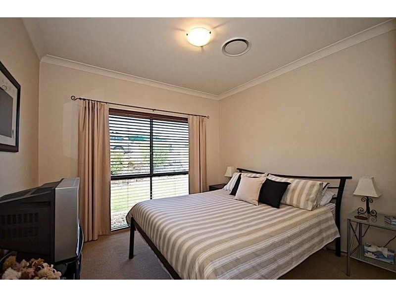 66 Christina Ryan Way, Arundel QLD 4214