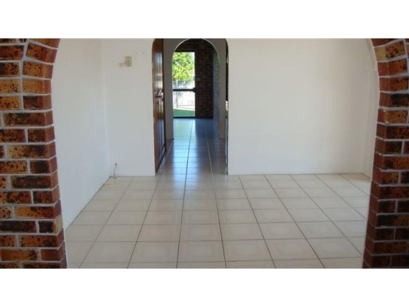 18 Bass Pl, Paradise Point QLD 4216