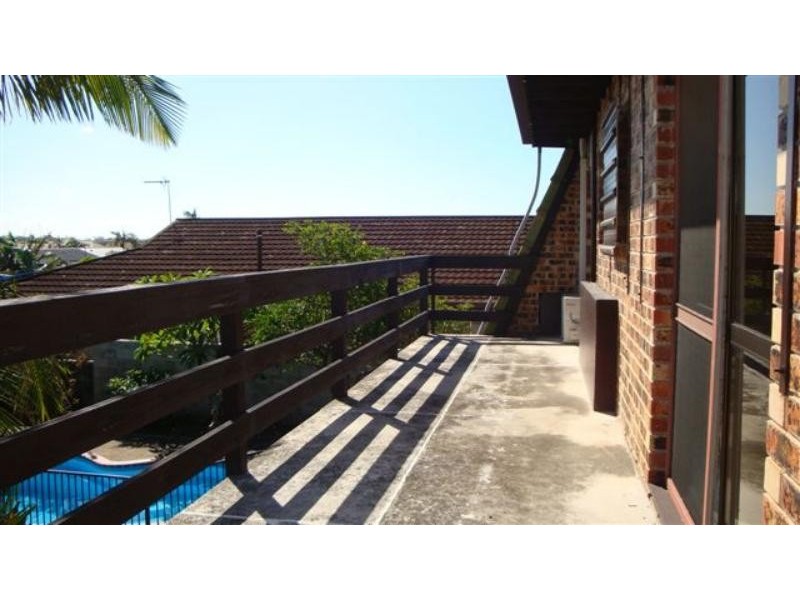 18 Bass Pl, Paradise Point QLD 4216