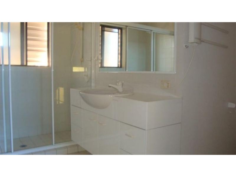 18 Bass Pl, Paradise Point QLD 4216