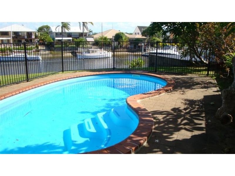 18 Bass Pl, Paradise Point QLD 4216