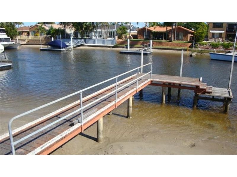 18 Bass Pl, Paradise Point QLD 4216