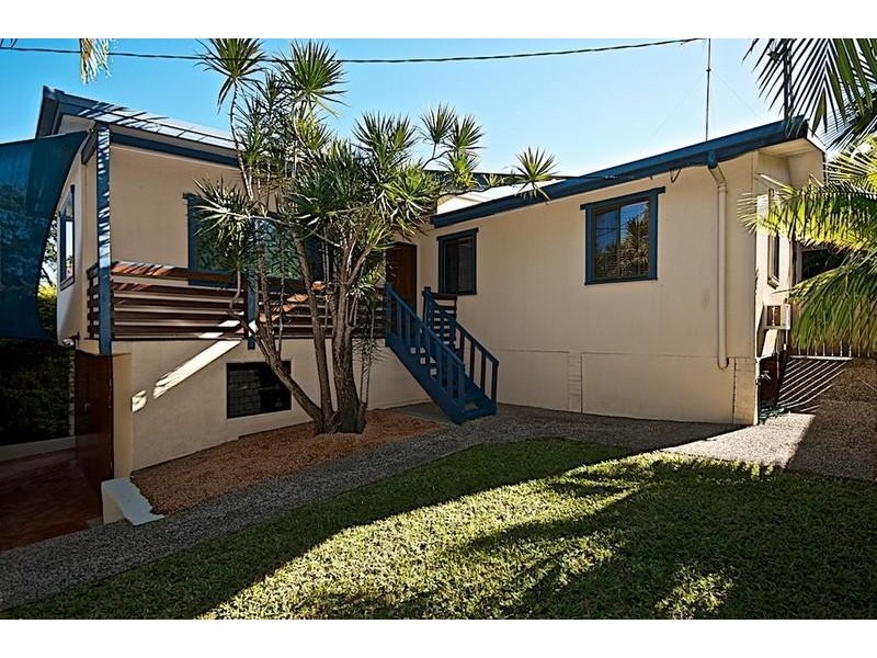 6 Chirn Lane, Labrador QLD 4215