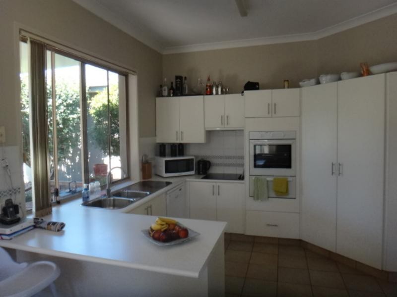 11 Fitzalan  Cct, Arundel QLD 4214