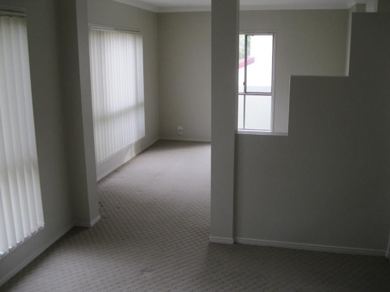 11 Fitzalan  Cct, Arundel QLD 4214