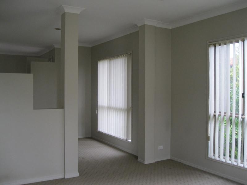 11 Fitzalan  Cct, Arundel QLD 4214