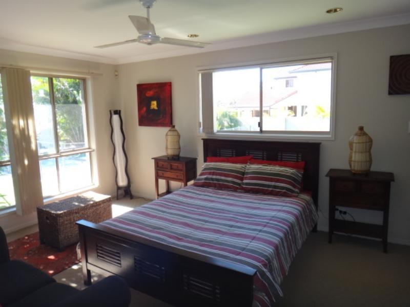 11 Fitzalan  Cct, Arundel QLD 4214