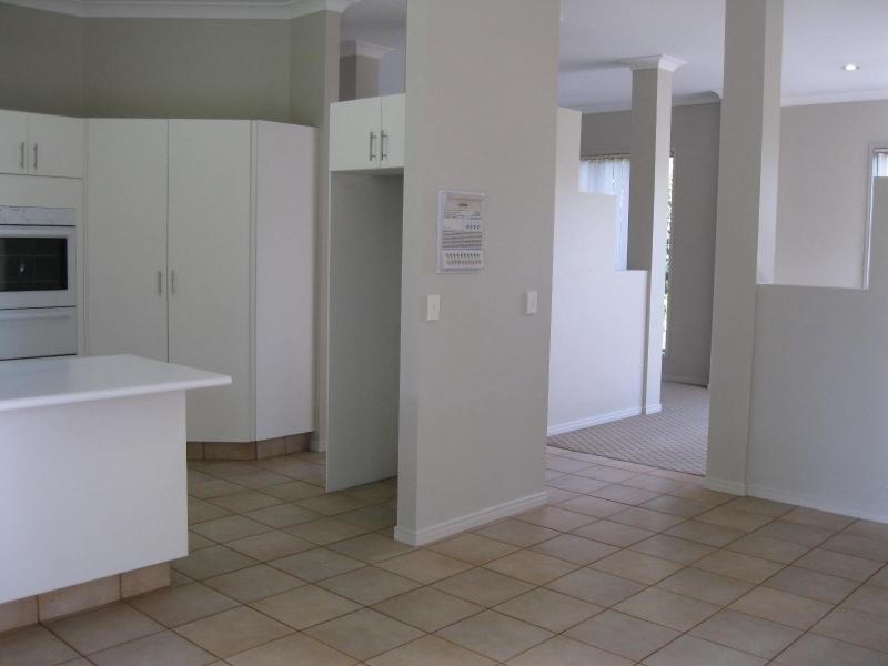 11 Fitzalan  Cct, Arundel QLD 4214