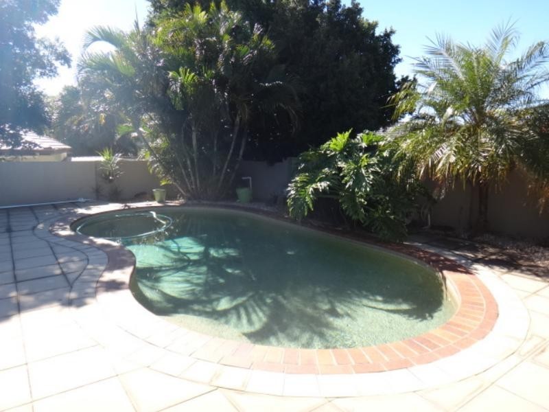 11 Fitzalan  Cct, Arundel QLD 4214