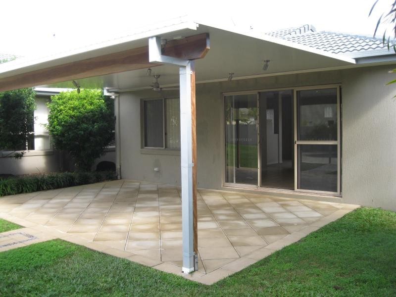 11 Fitzalan  Cct, Arundel QLD 4214