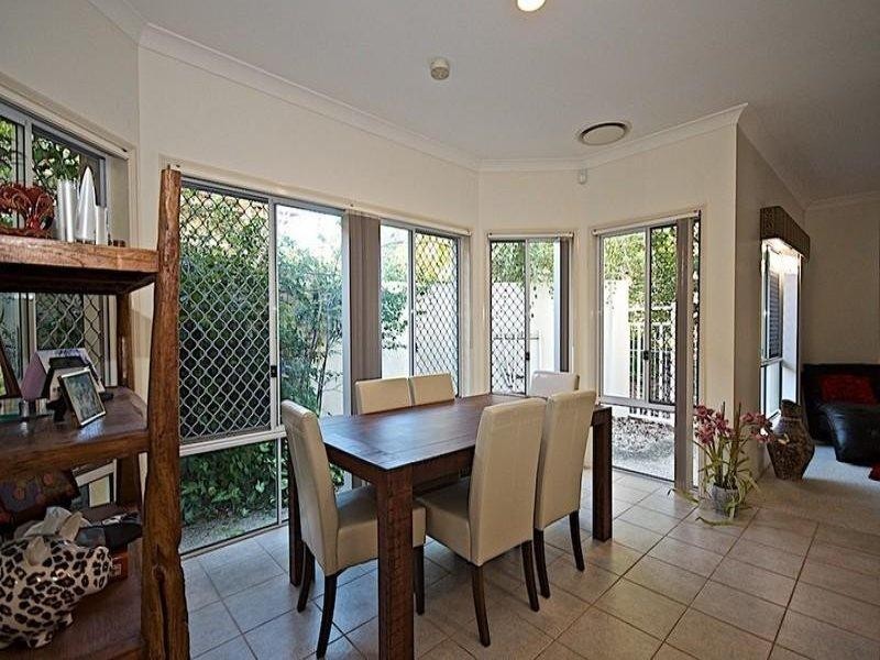 1 Delonix Ct, Arundel QLD 4214